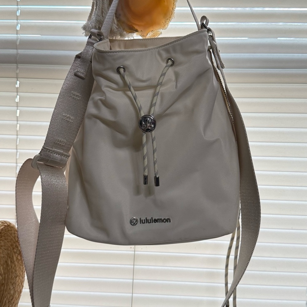 Lululemon Athletica Cream Crossbody Bag with Adjustable Strap
